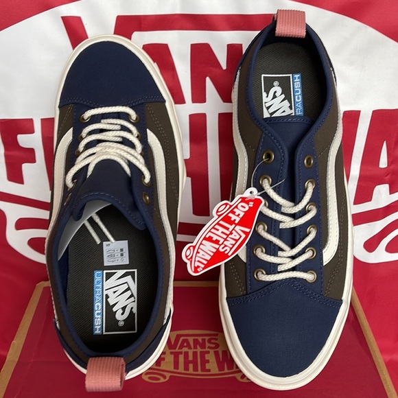 Vans Sentry Old Skool
(Waxed Canvas) Forest Night
VNOA5KR3B8A
WMNS sneakers - Picture 13 of 16